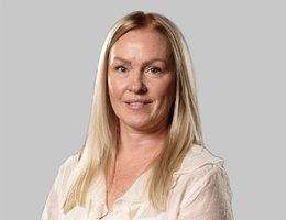 العميل Kirsty Melia