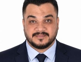 العميل Mina George