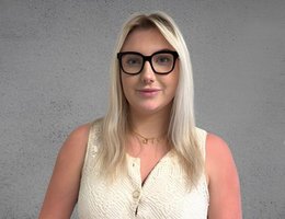 العميل Scarlett Fairhurst