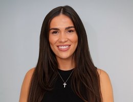 العميل Chloe Smith 