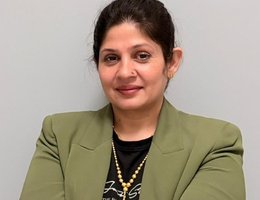 العميل Saeeda Toor