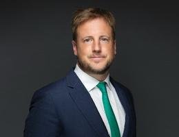 العميل Hugo Trew