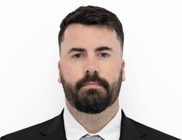 العميل Elliot Auletta