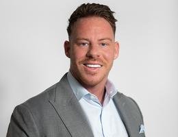 العميل Alex Turner