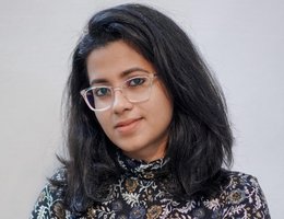 العميل Lydia James