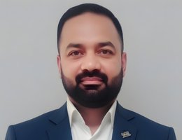 العميل Syed Naqvi