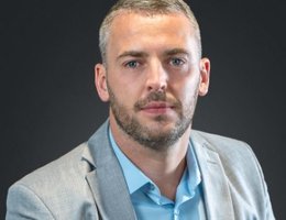 العميل Scott Mason 