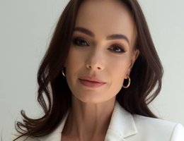 العميل Timea  Kardoheli 