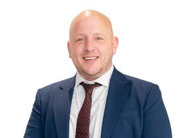 العميل Alun Blackwell