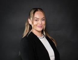 العميل Abbie Elliott