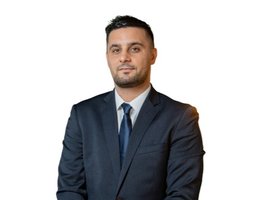 العميل Nicholas Vaz