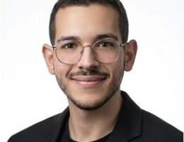 العميل Nader Abbas