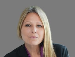 العميل Alexandra Papanikolaou