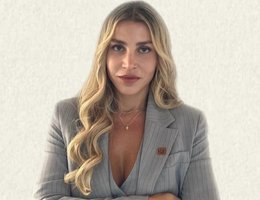 العميل  Andreea Axinte