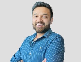 العميل Piyush Bansal 