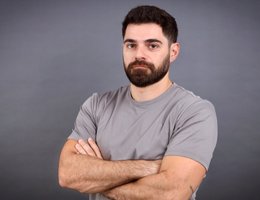 العميل Amir Riachi