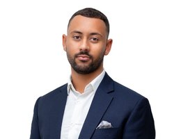 العميل Aden Gilmore