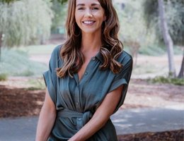 Agent Kelly Johnston