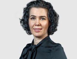 العميل Esmiralda Muradasilova