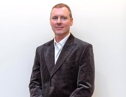 العميل Jeremy McErlain