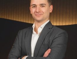 Agent Damir Knezevic