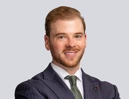 العميل Theodore Adler