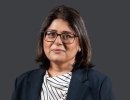 العميل Romana Malik