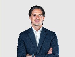 العميل Charlie Parsons