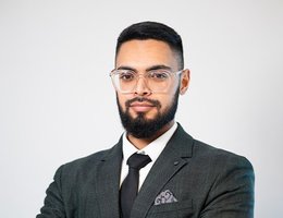 العميل Muhammad  Reyhaan Noorani