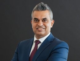 العميل Dave Chaggar