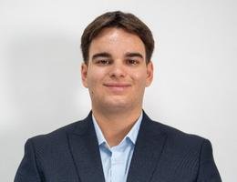 العميل Alastair Jaini