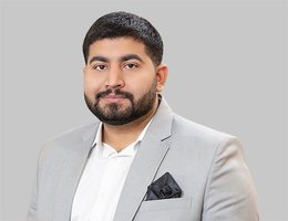 العميل Umair Ikhlaq