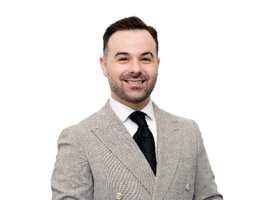 العميل Warren Tunstall