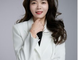 العميل Yinghan  LI