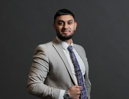 العميل Umar Mirza