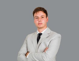 العميل Bradley Joshua Woods