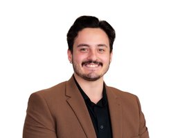 العميل Declan Backos