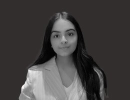 العميل Amna Naveed