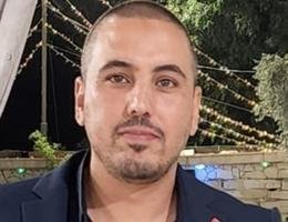 العميل Nizar Egbaria