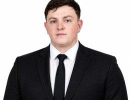 العميل Ryan Tompkins