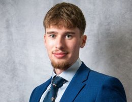 العميل Monty Baylis