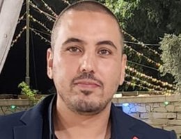 العميل Nizar Egbaria