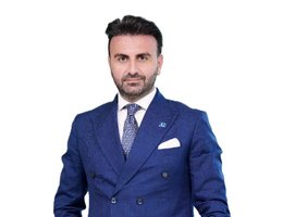 العميل Davide Parenza