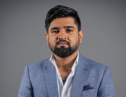 العميل Adil Almash Khan