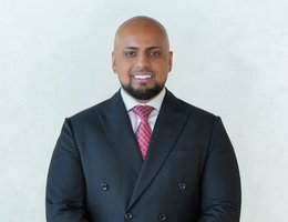 العميل David  John