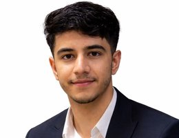 العميل Ali Zafar  