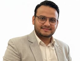 العميل Aezaz Khan