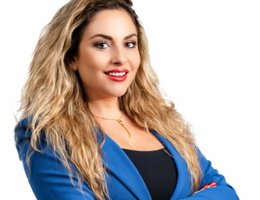 العميل Maia  Hefling 