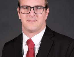 العميل Jonathan Oakes