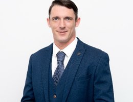 العميل Ashley Bates